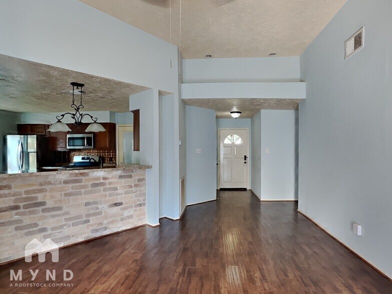 Building Photo - 414 Enfield Dr