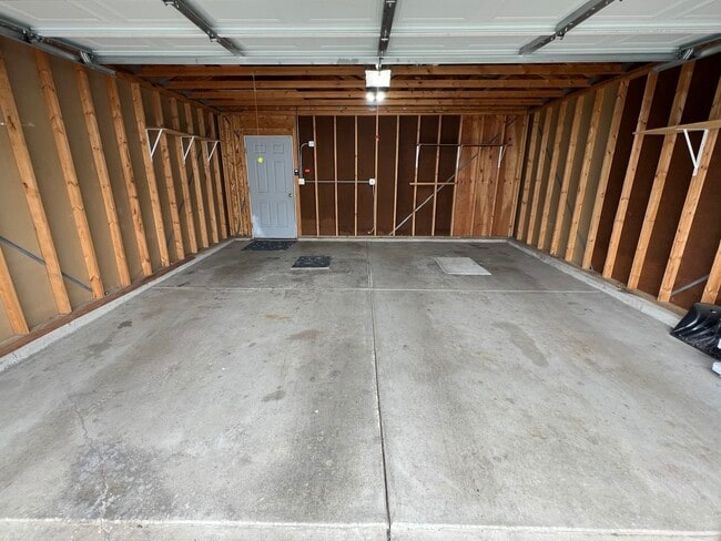 Building Photo - 2158 Middlebury Dr