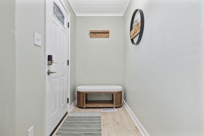 Building Photo - Gorgeous Totally Remodeled 3/2 in Garden C...