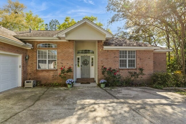 Building Photo - Spacious 3BR home with gorgeous finishes!!...