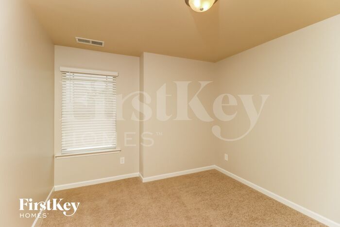 Building Photo - 205 Southwind Cir