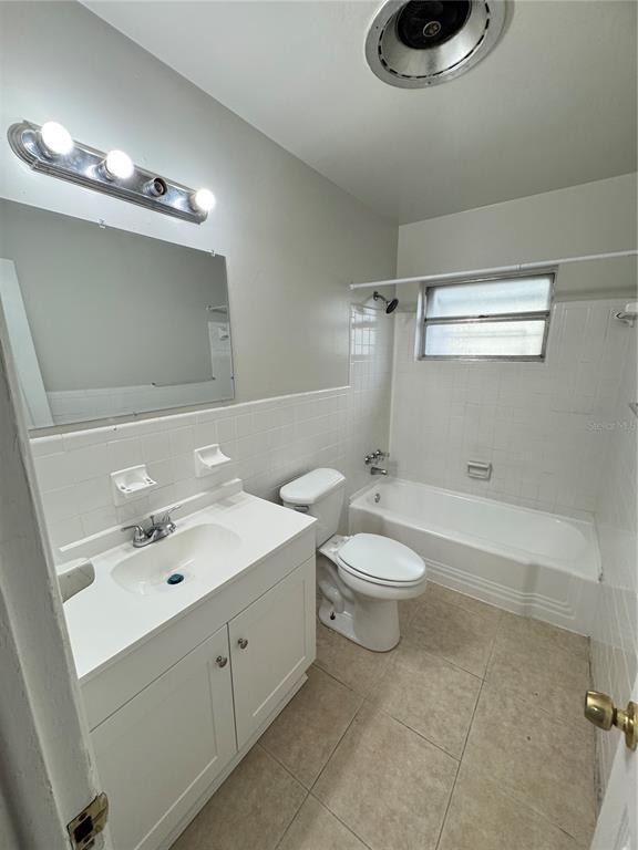 Building Photo - 427 Country Club Dr