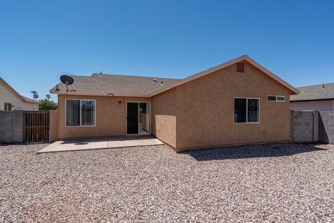 Building Photo - 1762 E Sycamore Rd