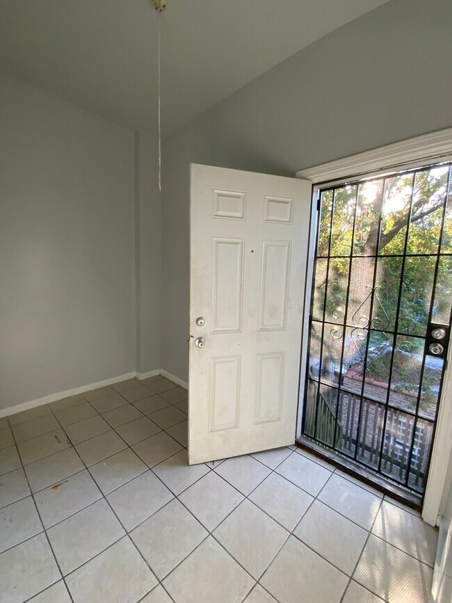 Building Photo - 6508 S Morgan St