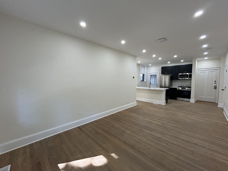 Building Photo - 4636 N Hamilton Ave