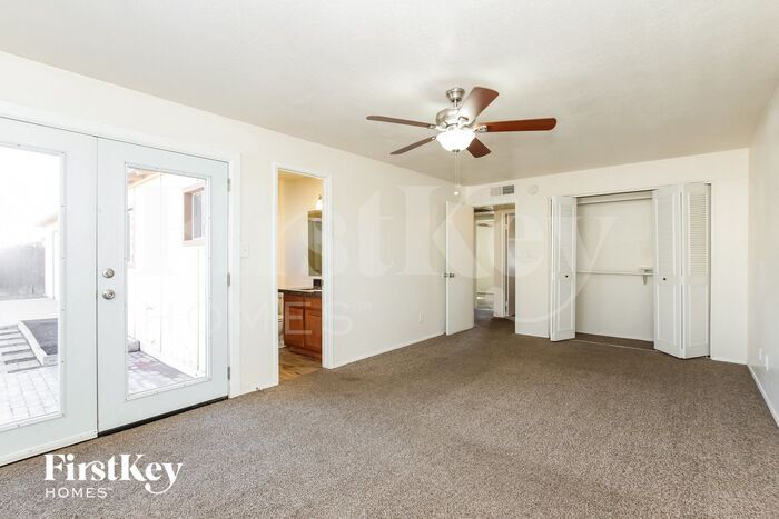 Building Photo - 3502 E Greenway Ln