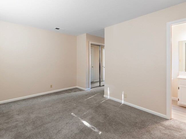 Building Photo - Single Level Ranch Home In Desirable Clayt...