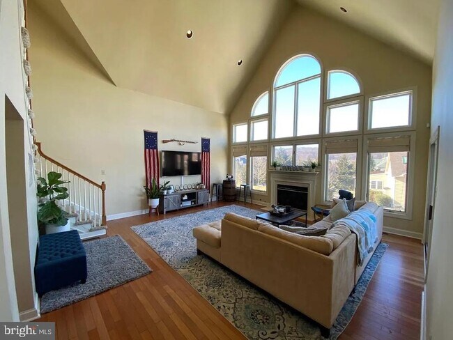 Building Photo - 5 Corbin Dr