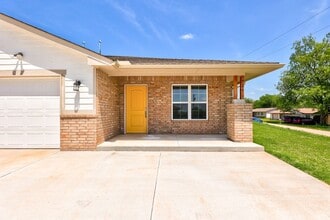 Building Photo - 721 League Cir