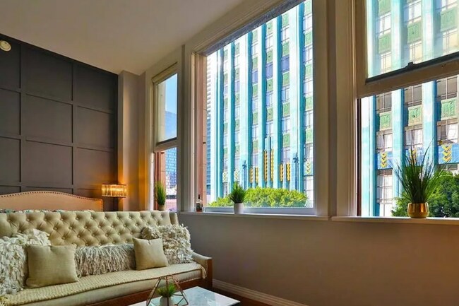 Building Photo - 907 S. Broadway-308A