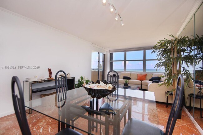 Building Photo - 2555 Collins Ave