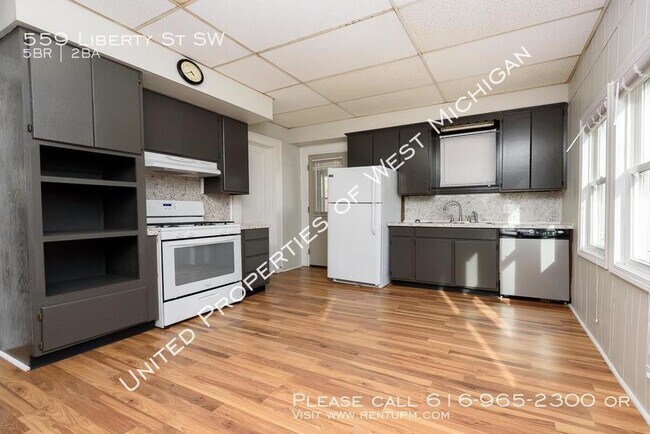 Building Photo - 559 Liberty St SW