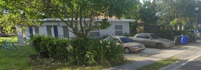 Building Photo - 634 NW 12th Ave