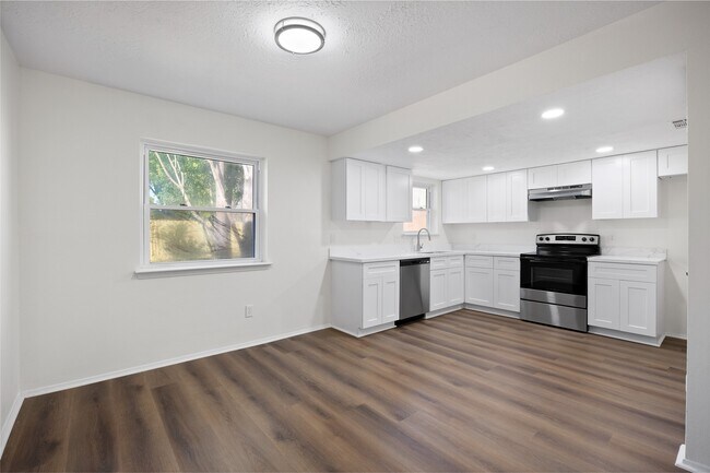 Building Photo - 8343 Carriage Creek Dr