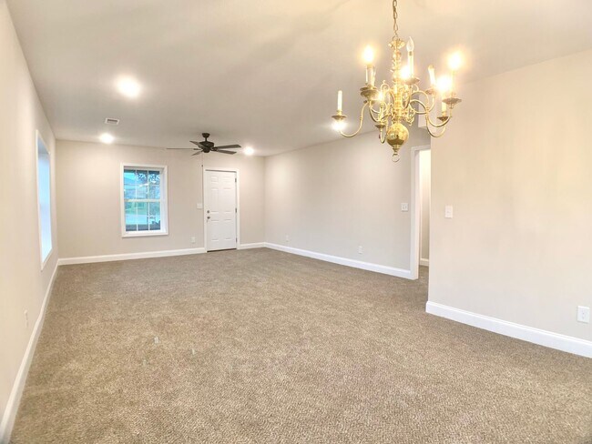 Building Photo - 917 Sinclair Dr