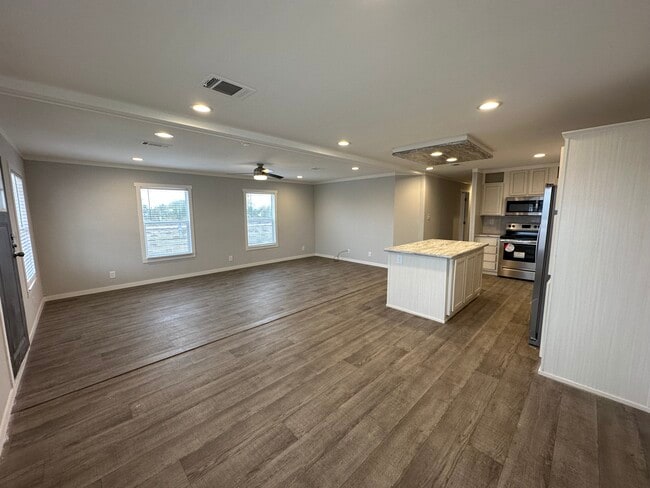 Building Photo - 120 Spurgeon St