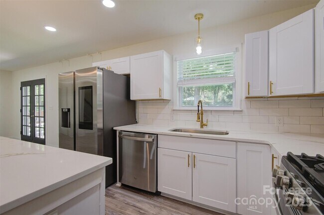 Building Photo - 3900 Rhodes Ave