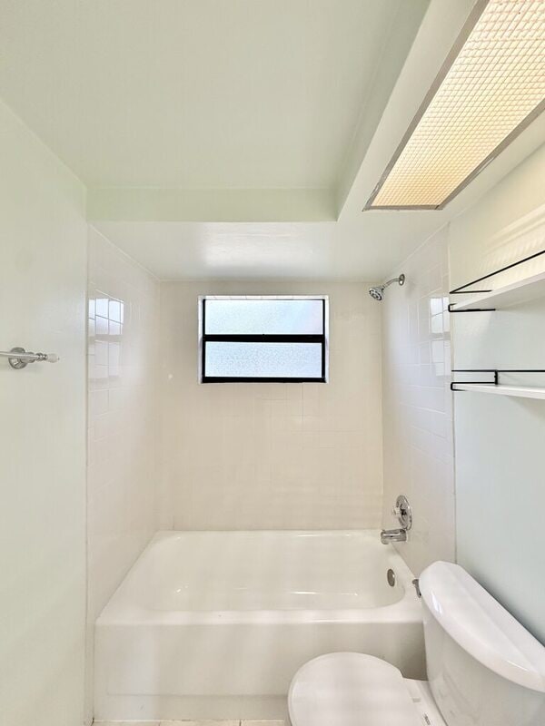 Building Photo - 1300 Classic Dr