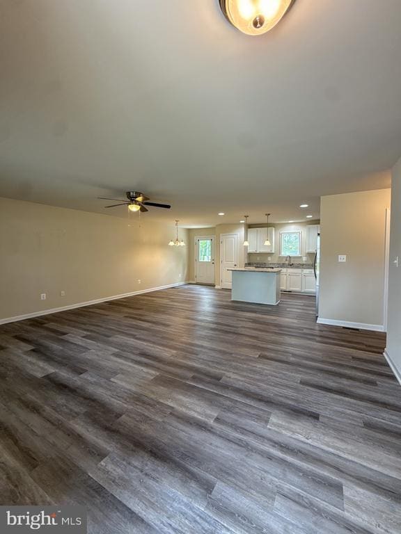 Building Photo - 65 Oak Ln