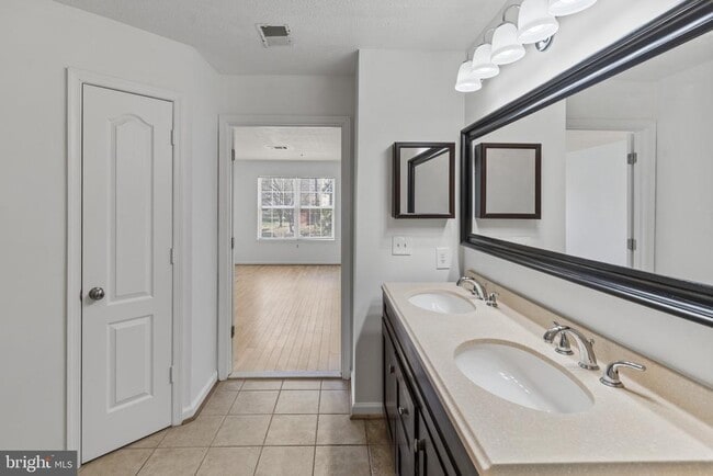 Building Photo - 6033 Grenfell Loop