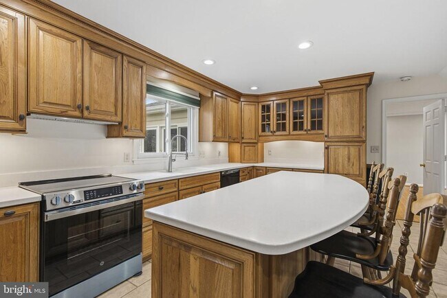 Building Photo - 2713 Wesleyan Dr