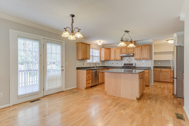 Building Photo - 2112 Echo Glen Ln