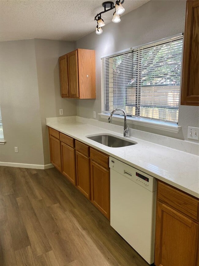 Building Photo - 2101 Jasper Ln