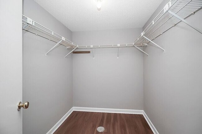 Building Photo - Updated First Floor 2BD/2BA Condo in Forest Ridge!