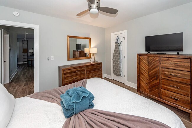 Building Photo - 1511 Larry St