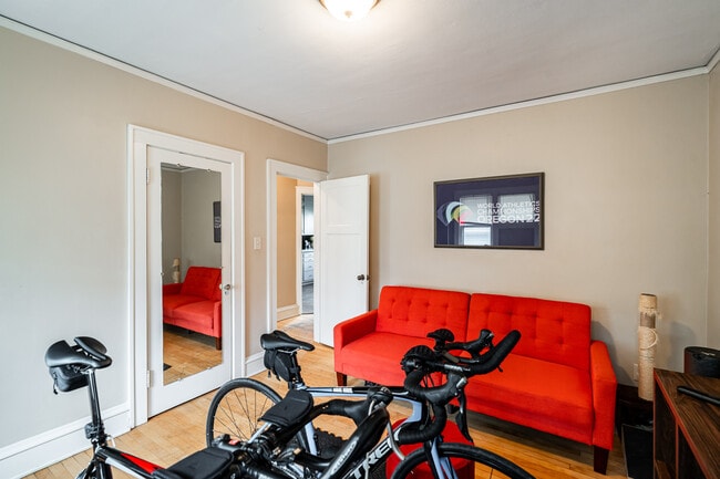 Building Photo - 522 N 65th St