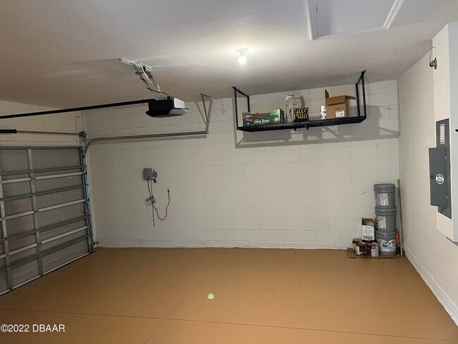 Building Photo - 325 Caryota Ct