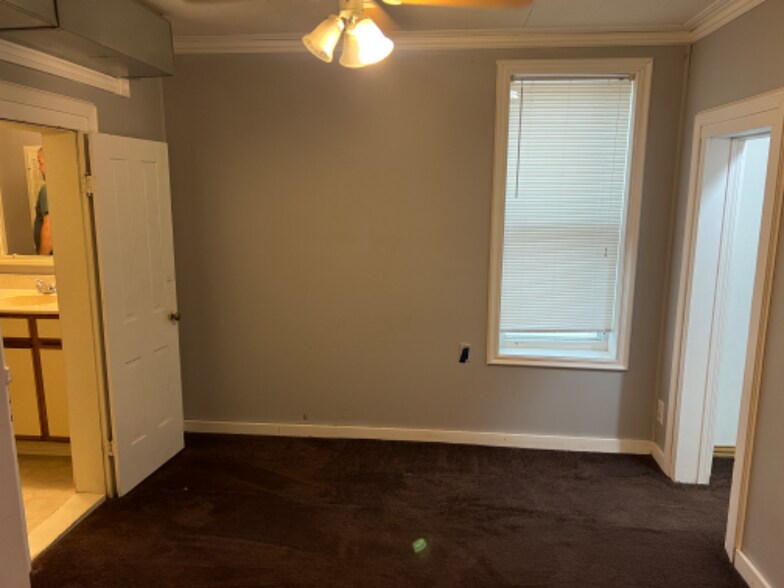 Building Photo - 2026 E 1st Ave