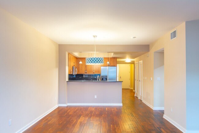 Building Photo - 5440 La Jolla Blvd