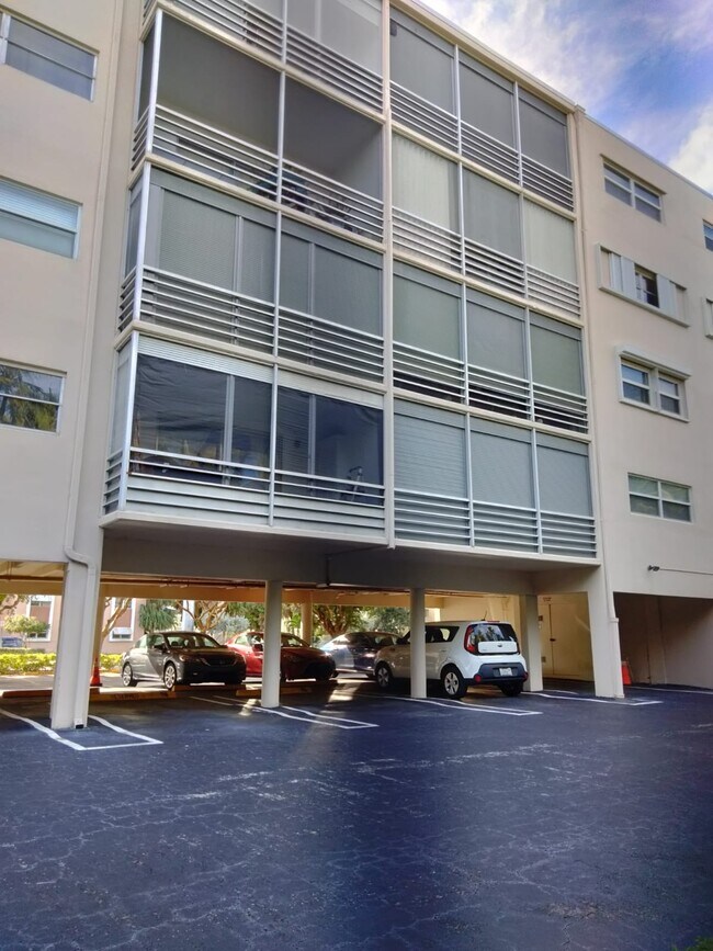 parking - 300 NE 14th Ave