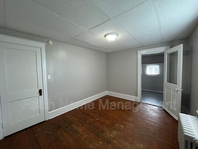 Building Photo - 23 S Custer Ave