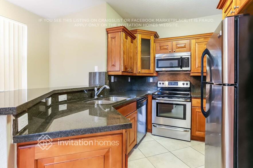 Building Photo - 3936 SW 69th Ave