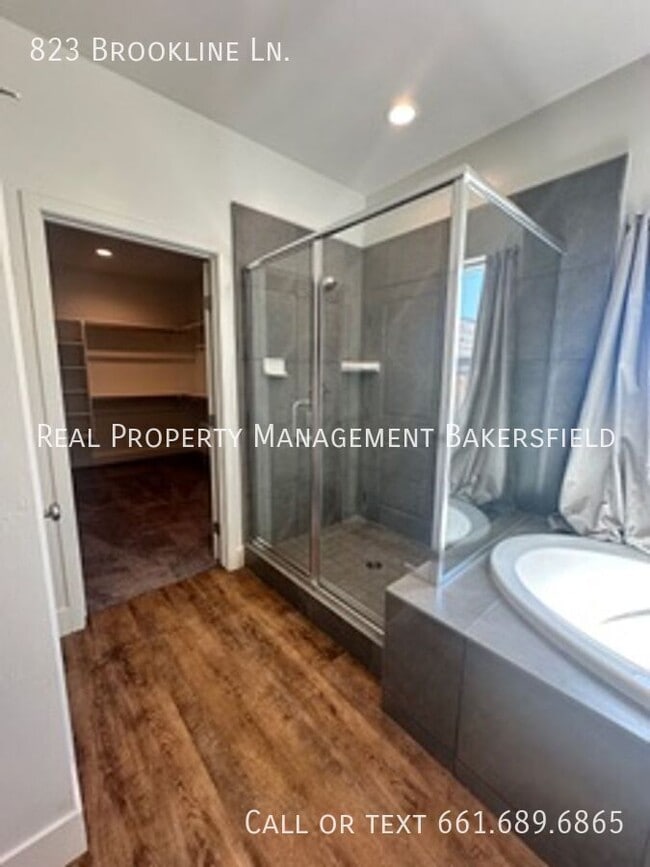 Building Photo - 823 Brookline Ln