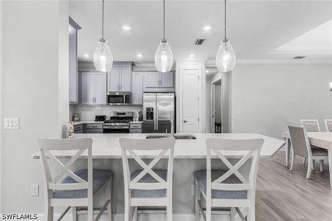 Building Photo - 15561 Vittorio St