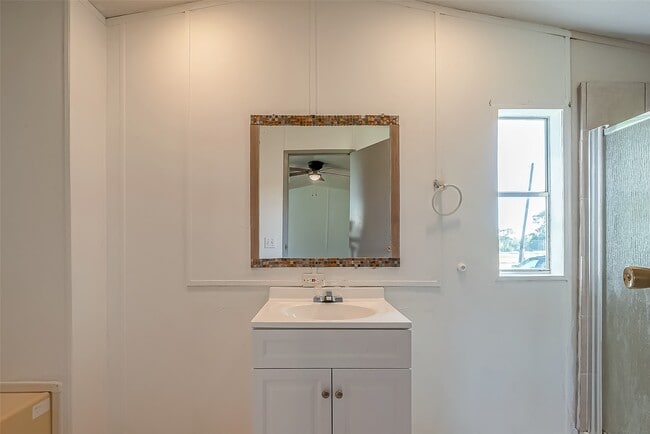 Building Photo - 13202 Hilltop Ct