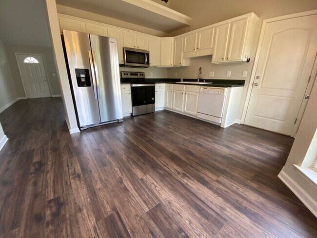 Building Photo - Beautiful Brick Home in Mt Juliet - Pet Fr...