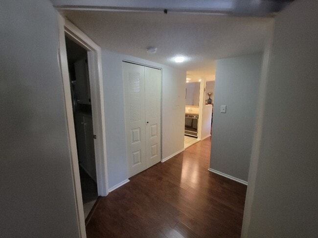 Building Photo - Lovely bottom floor UN-furnished condo Por...