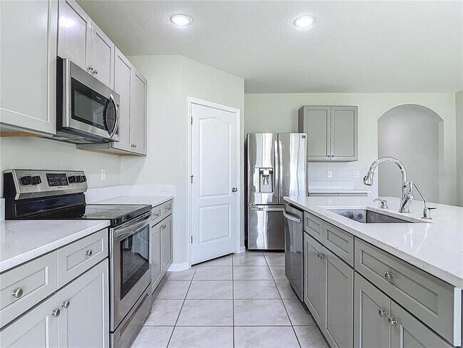 Building Photo - 3975 Silverstream Terrace