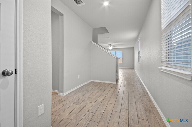 Building Photo - 271 Kinsley Wy