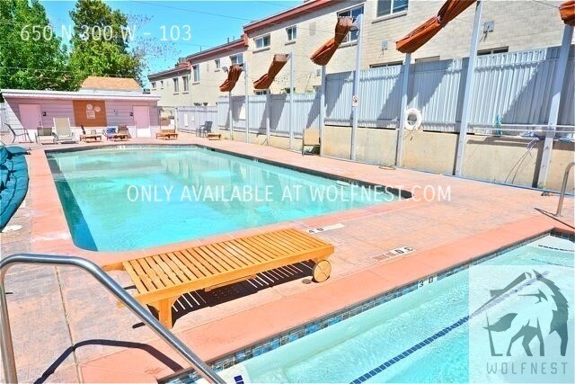 Building Photo - No Deposit Option! Stunning 1 Bedroom Down...