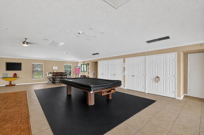 Building Photo - 9810 Pineapple Tree Dr