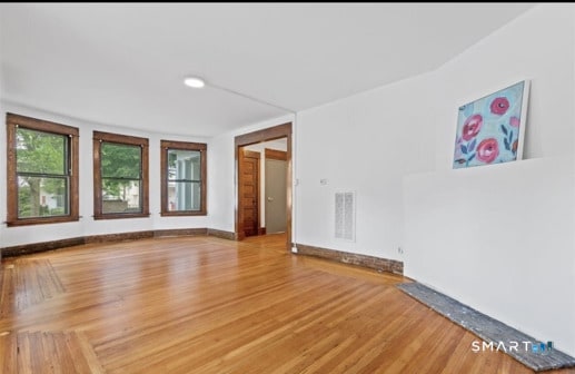 Building Photo - 212 Maple St