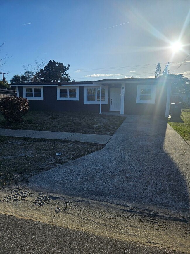 Building Photo - 3 bedroom 2 bath home