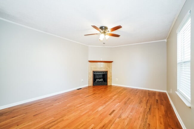 Building Photo - 5086 Sand Ct