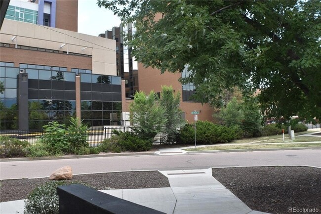 Building Photo - 1328 E St Vrain St