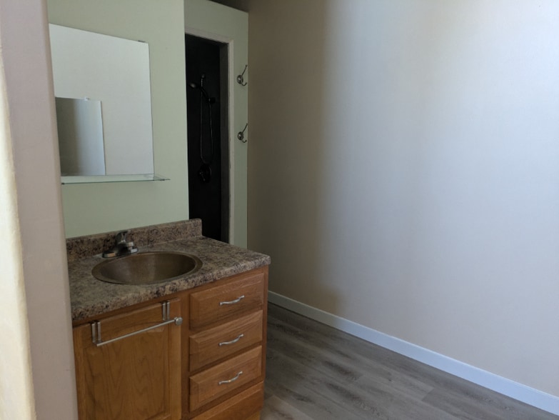 Building Photo - 1465 W Prince Rd